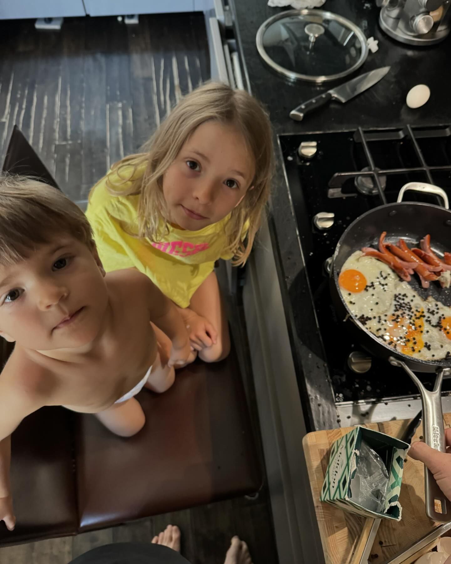 Чоловік Дорофєєвої привітав сина з днем народження та показав сімейні фото: співачка відреагувала